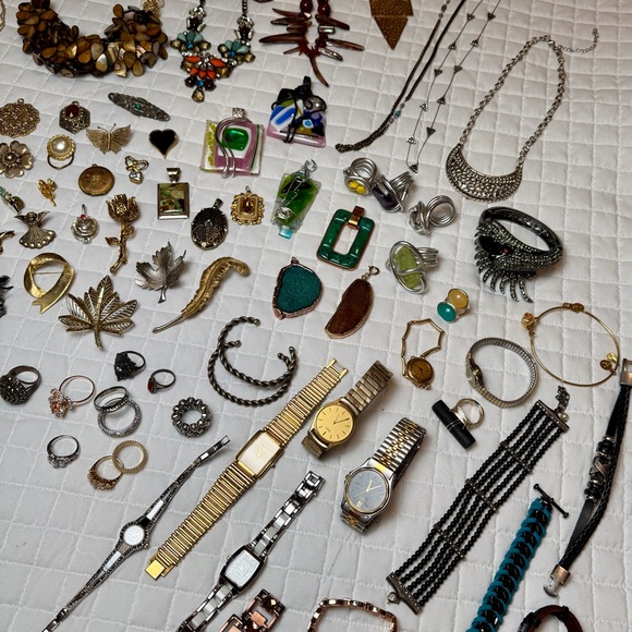 Lot Of 128 VINTAGE TO NOW JEWELRY w/ Marked Pieces Necklaces Earrings,etc HUGE - Picture 5 of 12